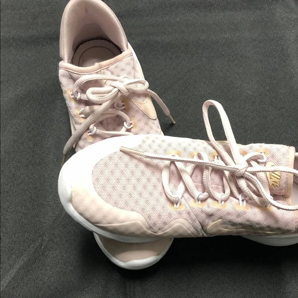 Nike Women's Soft Pink Mesh Sneakers